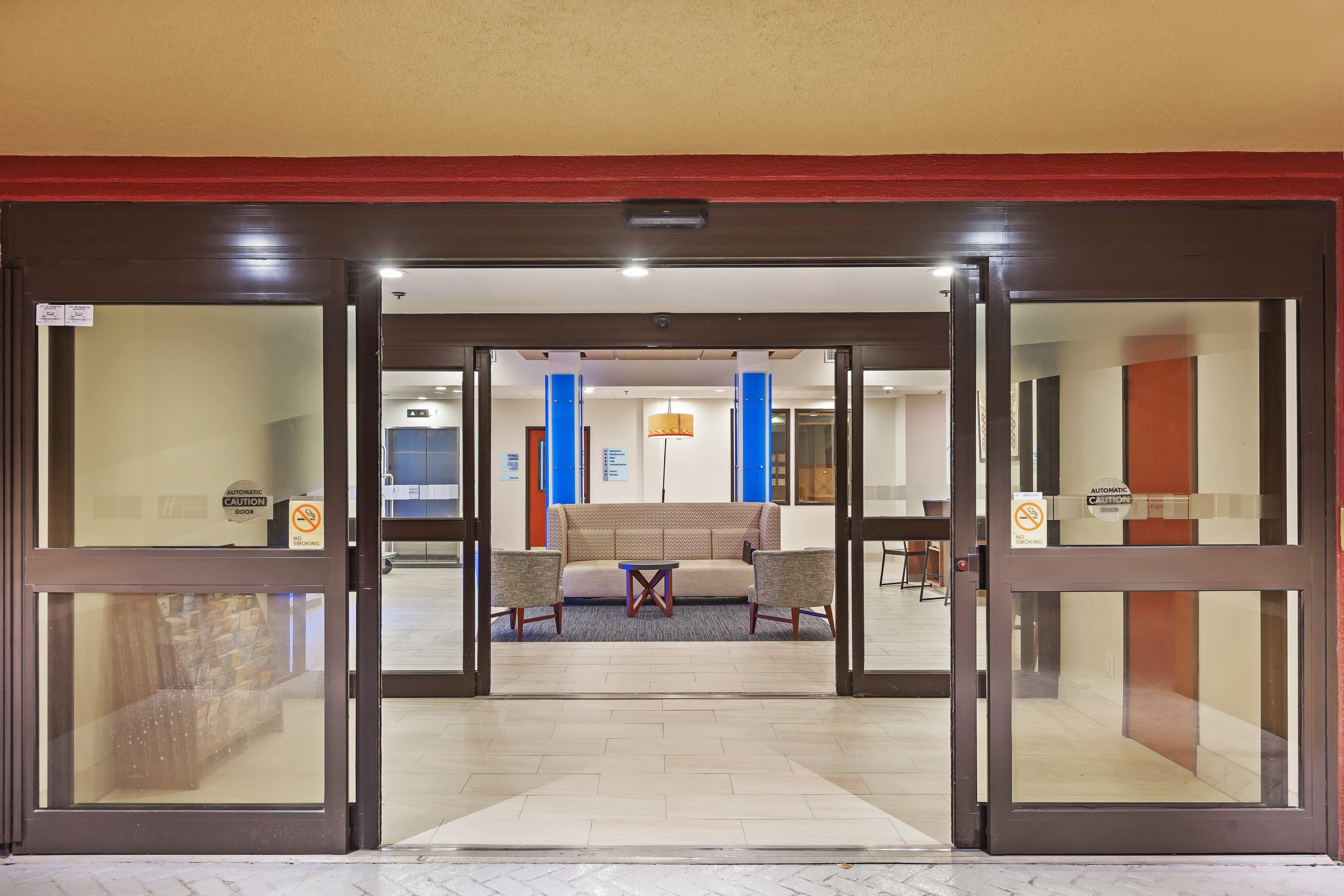 Holiday Inn Express & Suites Houston - Memorial Park Area By Ihg Exterior foto