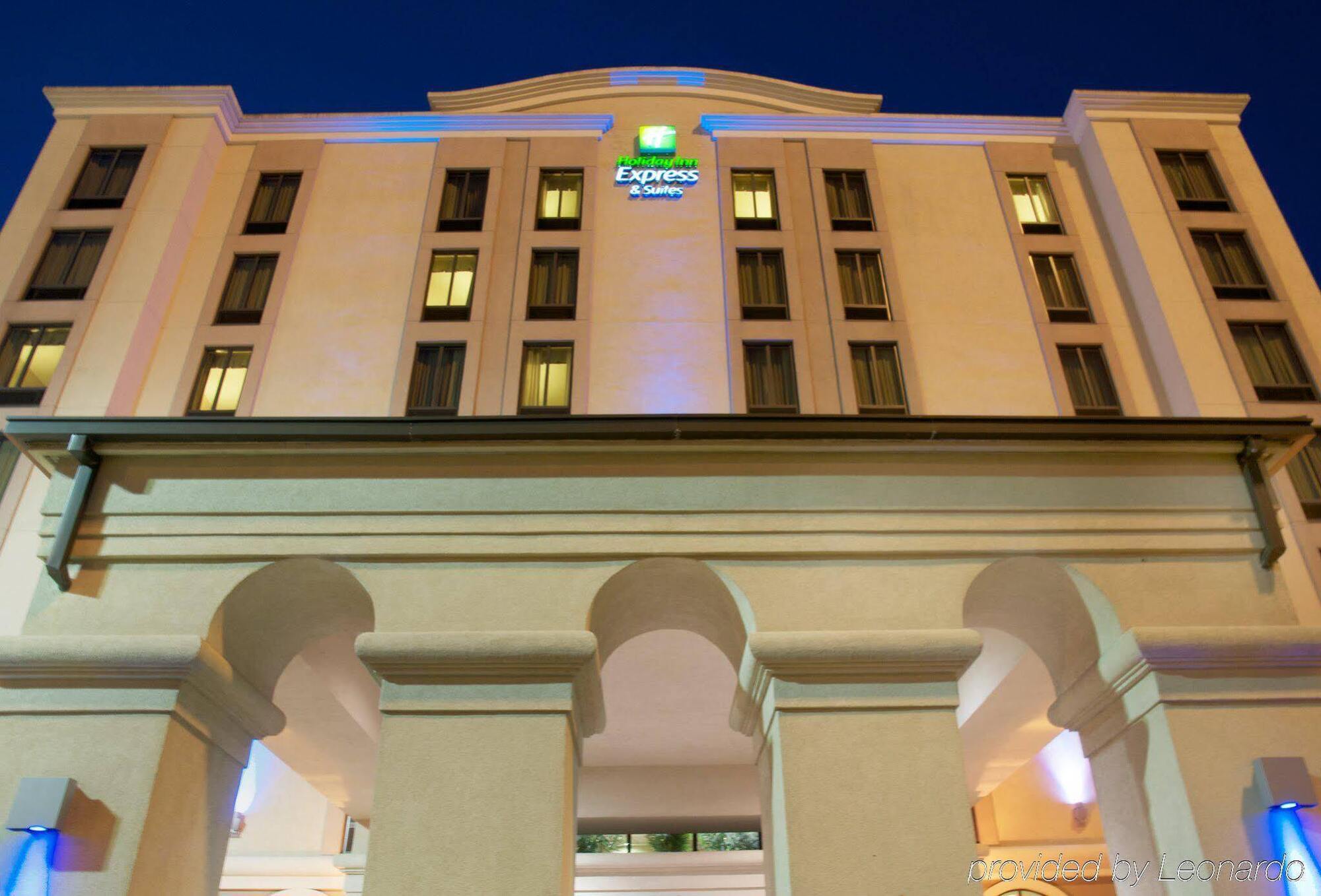 Holiday Inn Express & Suites Houston - Memorial Park Area By Ihg Exterior foto